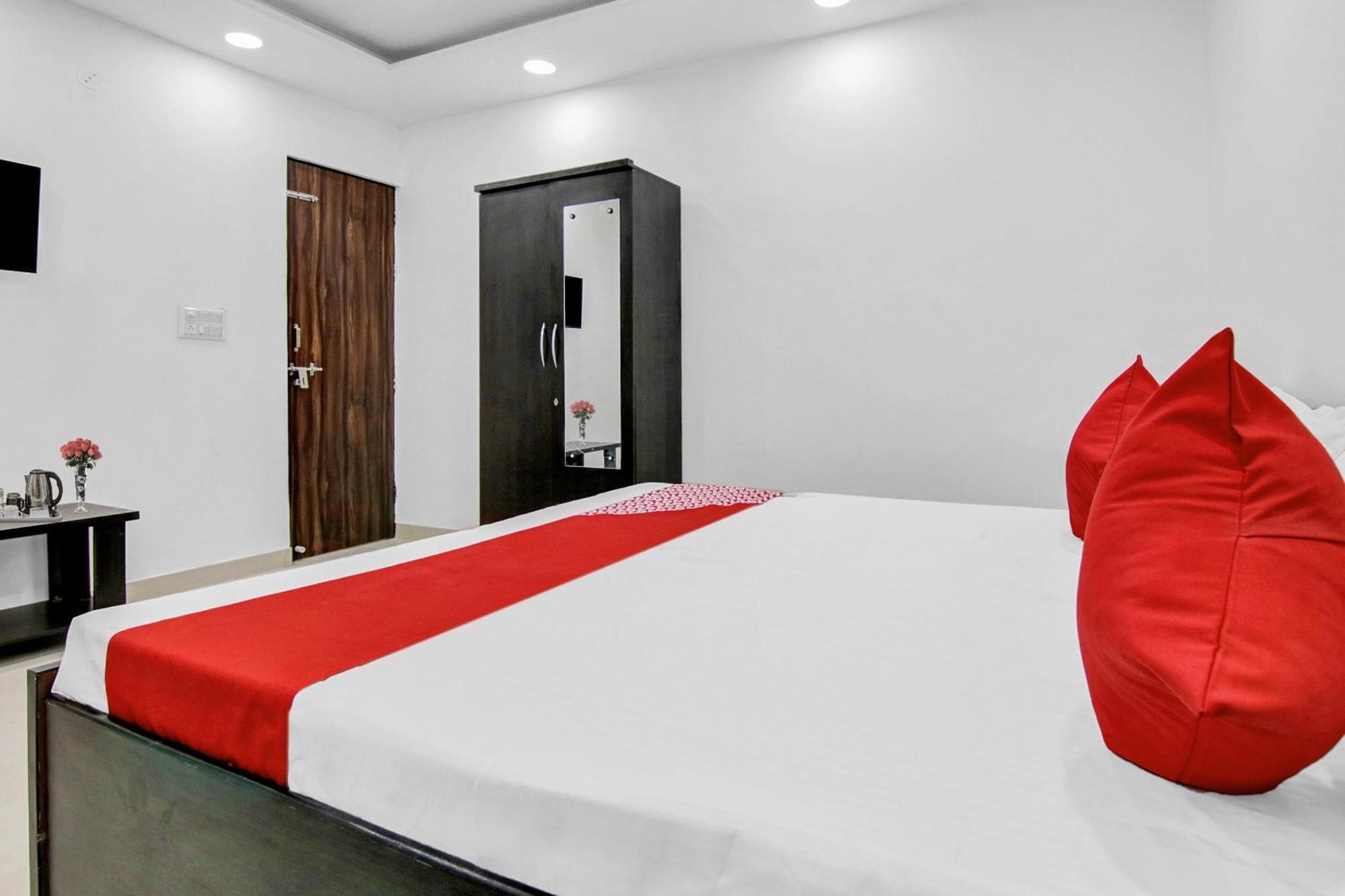 Flagship Hotel Secret Mirage Near Rithala Metro Station Neu-Delhi Exterior foto